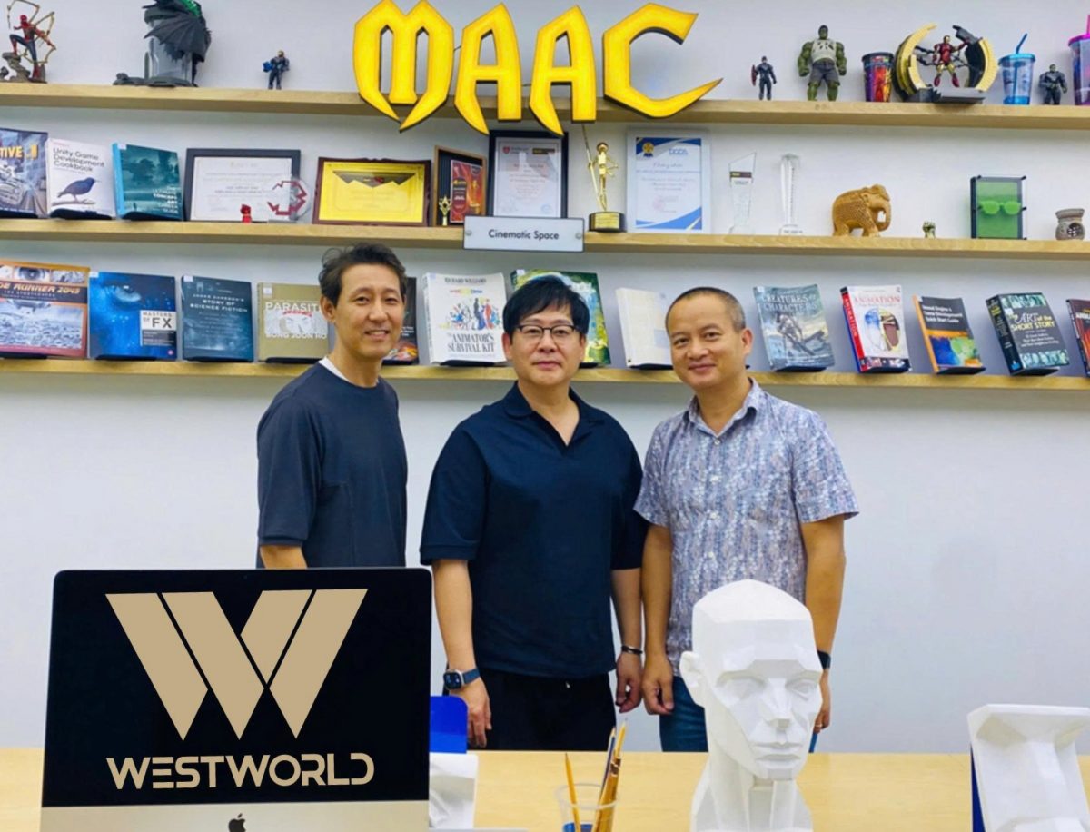 Ông Daniel Son (giữa) - Founder & CEO của Westworld (Hàn Quốc) chụp ảnh lưu niệm cùng ông Đinh Trí Dũng (bên phải) - Giám đốc Học viện MAAC và ông Aiden Park - Giám đốc điều hành Westworld Vietnam